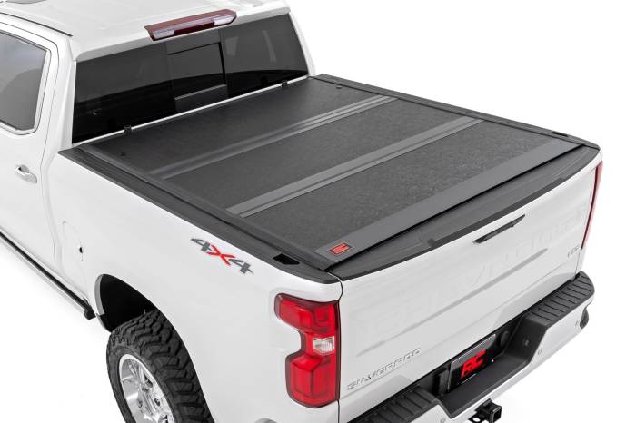 Rough Country - Hard Low Profile Bed Cover 5 Foot 10 Inch Bed Chevy/GMC Sierra 1500 (19-26)/Silverado 1500 (19-26) Rough Country