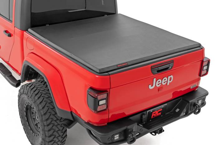 Rough Country - Soft Tri-Fold Bed Cover 5 Foot Bed Jeep Gladiator JT 4WD (2020-2025) Rough Country