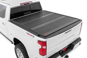 Hard Low Profile Bed Cover 6 Foot 7 Inch Bed Chevy/GMC Sierra 1500 (19-26)/Silverado 1500 (19-26) Rough Country