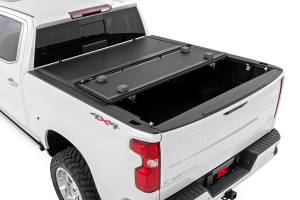 Rough Country - Hard Low Profile Bed Cover 6 Foot 7 Inch Bed Chevy/GMC Sierra 1500 (19-26)/Silverado 1500 (19-26) Rough Country - Image 5
