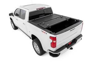 Rough Country - Hard Low Profile Bed Cover 5 Foot 10 Inch Bed Chevy/GMC Sierra 1500 (19-26)/Silverado 1500 (19-26) Rough Country - Image 4