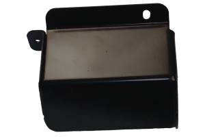 BDS Suspension Add protection to your 1997-2004 Jeep Wrangler TJ by installing a BDS heavy-duty steering box skid plate. This new skid plate is designed as a bolt-on installation to offer extra protection to the steering box. Upgrade your Jeep TJ under