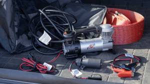 Air Lift - Air Lift Digital Portable Compressor with 7-way adapter - 16188 - Image 2