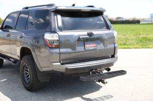 Gen-Y Hitch - Gen-Y Phantom XL 2in Shank Heavy-Duty 600lb Capacity Serrated Hitch Step - 42in Wide Step - GH-102622 - Image 2