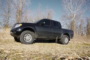 Rough Country - 2.5 Inch Leveling Kit Red Spacers Front Nissan Frontier (05-26)/Xterra (05-15) Rough Country - Image 2
